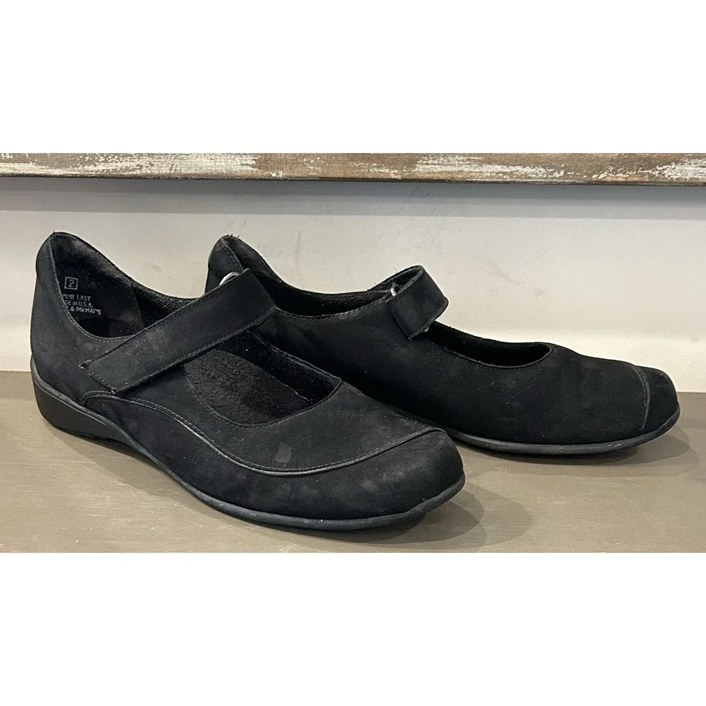 MUNRO Mary Janes‎ Size 7.5W Black Suede Flats Shoes Adjustable